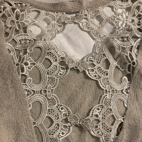 Lace V-Neck Casual Sweater - Picture 15 of 16